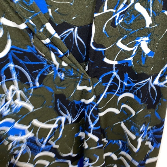 Ricki’s | Woman’s Sleeveless Blue and Dark Green Print Blouse - Size XS - Picture 3 of 5